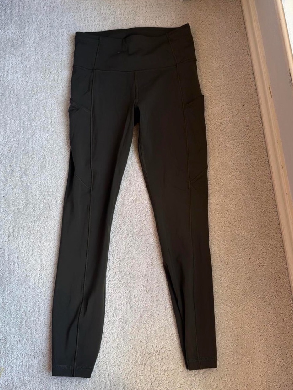 Lululemon Army Green High-Waist Athletic Leggings with Side Pockets